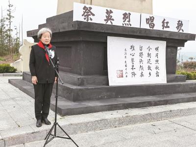 三迁血土垒新塔——99年后，烈士墓前响骊歌