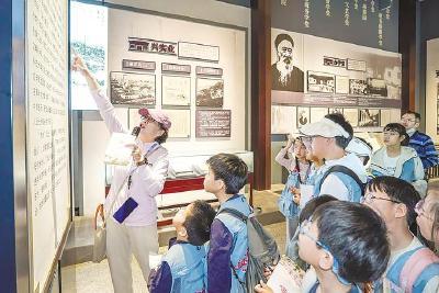 课本照进现实 科技产品丰富 武汉正成为“娃娃团”研学首选地