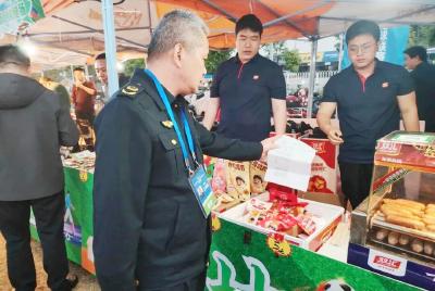 黄冈市场监管部门守护楚超赛事食品安全