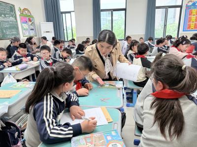 黄冈市八一小学教联体接受区教科院集体备课专项视导