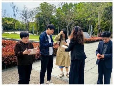 泰康人寿黄冈中支走进公园普及金融消费知识