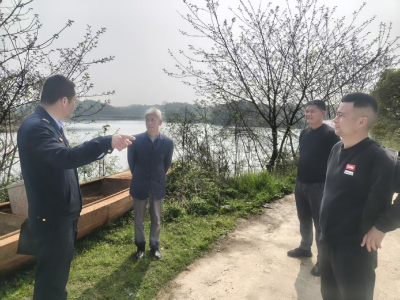蕲春查处一起向赤东湖倾倒废弃物行为