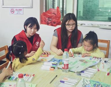 黄冈师范学院走进晏家山社区开展“环保+美育”关爱未成年人志愿服务活动