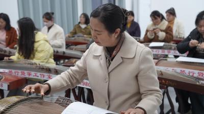 团风县总工会古筝公益课开班  丰富职工业余文化生活