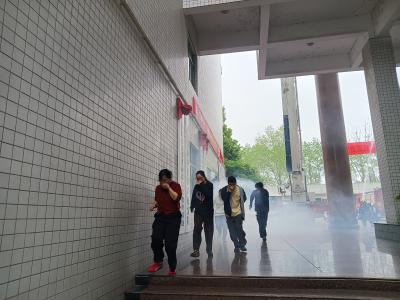 烟雾弥漫、警报拉响！黄冈师院开展2026年高层建筑疏散逃生演练