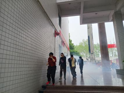 烟雾弥漫、警报拉响！黄冈师院开展2026年高层建筑疏散逃生演练