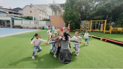 微光汇聚，照亮乡野春天