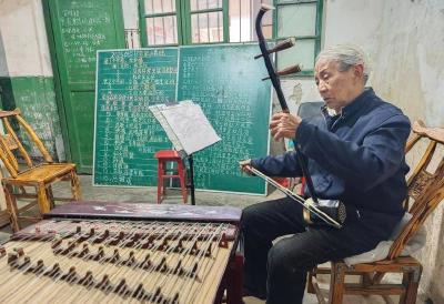 村晚润乡土 新风满田园——记八旬老人佘景富与蔬菜村的乡村春晚故事