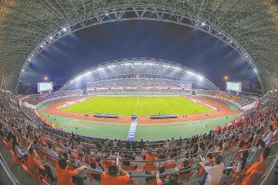 近2万球迷呐喊助威  黄冈队6：0大胜神农架队