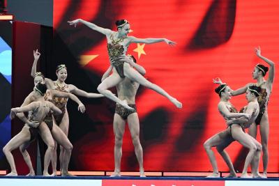 花游世界杯西安站开赛 中国队首日斩获3金