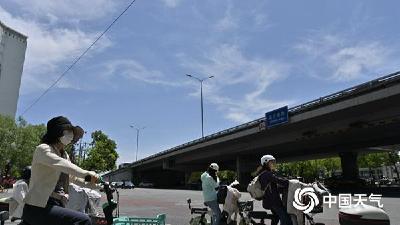 北方炎热升级高温增多 南方新一轮较强降雨来袭