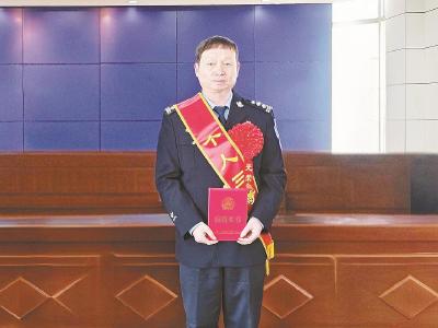 守万家灯火 护舌尖安全——记团风县公安局环境资源和食品药品犯罪侦查大队大队长黄俊