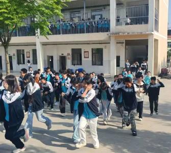 强化防灾意识 共筑安全防线——浠水第二实验初级中学开展防灾减灾疏散演练