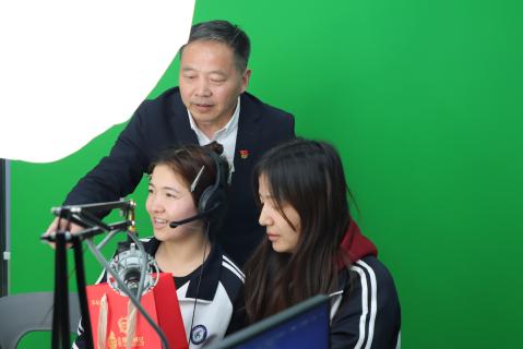 跨越三千公里，十年两次奔赴：黄冈职大副教授“疆”爱进行时