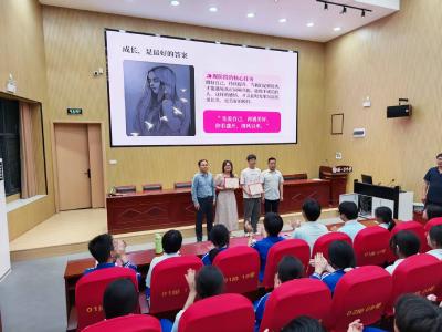 浠水县闻一多中学举办青春期情感教育主题班会公开课