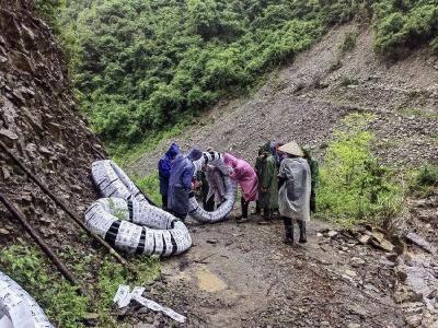 彭思供电所：雨后巡线不畏难 辛苦排查根治台区高损