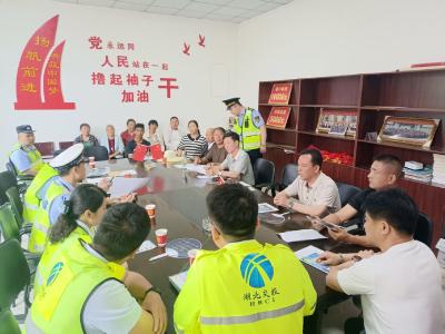 宣传进村入农户 同心护航筑坦途—高速公路改扩建施工宣传走进乡村