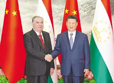 习近平同塔吉克斯坦总统拉赫蒙会谈