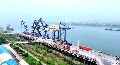 三峡翻坝运输体系加速建设 长江黄金水道书写新的物流故事