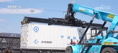 “国际班列+绿色通道”助力进口水果抢“鲜”通关 中国消费者实现“榴莲自由”