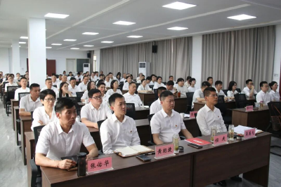 一场场动人的宣讲，延续他未走完的乡土路