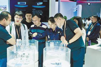 光博会参展企业总市值超1万亿元