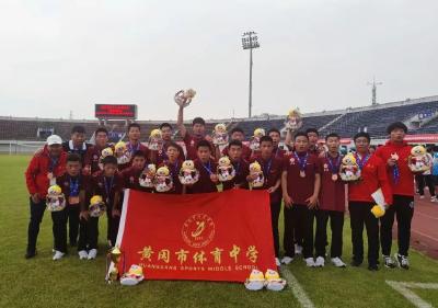 黄冈队12号：18岁的“门线君子”