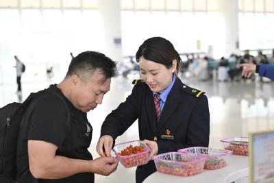 十堰东站小红筐刷屏全国，背后的故事不简单……