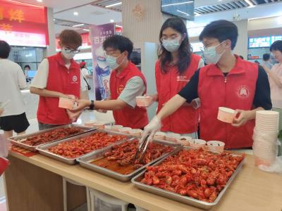 青春正当“虾”  毕业不打烊  黄冈师范学院首届龙虾美食文化节启幕     