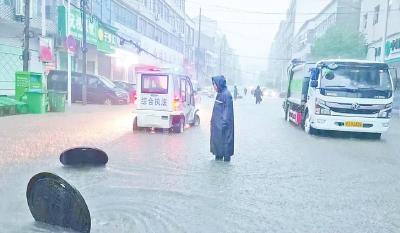 迅速响应迎战暴雨  八里湾镇3万余村民安然度汛