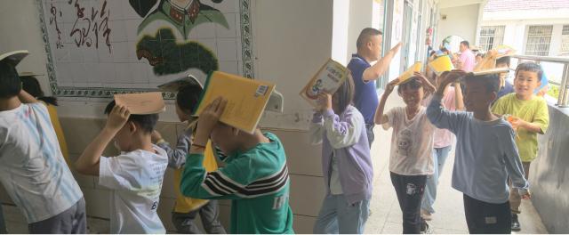 蕲春县第六实验小学东申校区防震演练筑牢校园安全防线