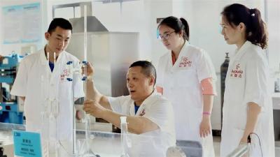 织“链”追“光”  黄梅双百亿产业集群拔节生长