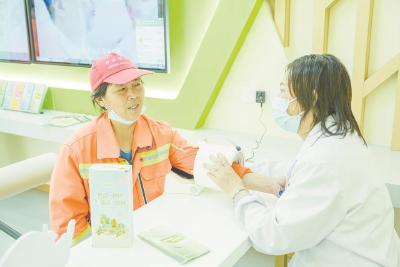 国网黄冈供电公司开展“转动一片绿·电亮一座城”品牌体验活动