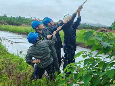 红安觅儿供电所：冒雨完成线路抢修 及时恢复客户用电