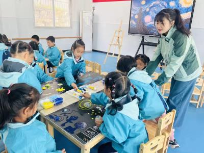 城乡幼儿园美育联动的实践探索 —以罗田县城东幼儿园教联体为例