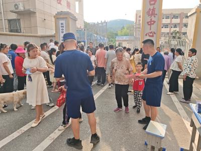 三河口镇双线宣传筑牢安全防线