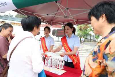 邮储银行黄冈市分行爱心助考在行动