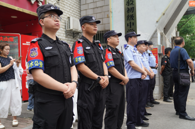 细致服务  硬核守护                                                       黄冈公安多警种联动护考有“速度”
