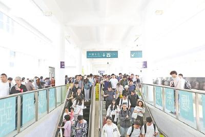 一小时跨秦岭！西十高铁开通后，十堰客流增长超四成