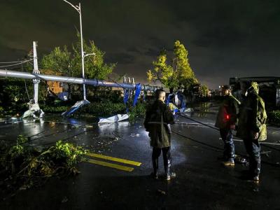 东坡时评丨11小时的涅槃 ——从黄冈一夜“站起来”读懂今日之中国