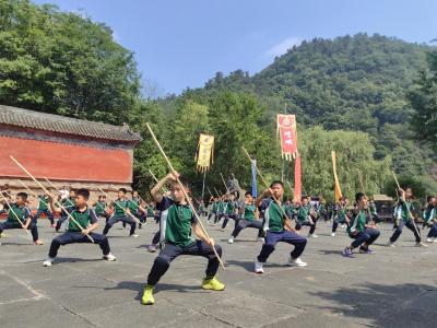 百余名学子武当研学寻文化根脉
