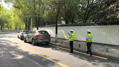武当山:整治违停持续发力 文明停车不“添堵”