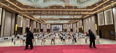 百名海外校友子女走进武当山感受中华文化魅力