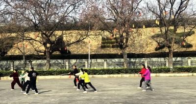 冬日暖阳沐武当 玉虚宫韵醉游人