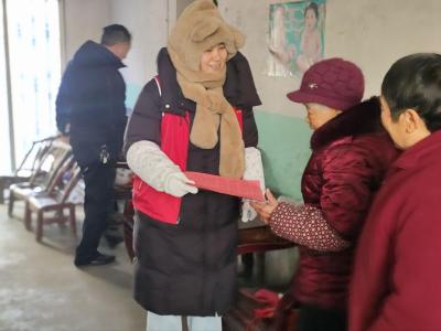 十字岭社区开展防范非法集资与电信诈骗宣传