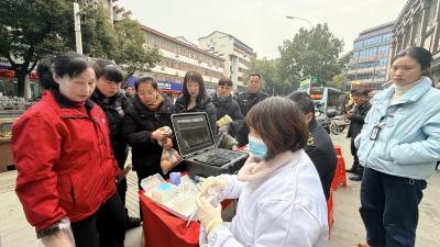 武当山特区强化节前市场监管