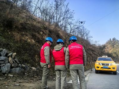 武当山供电所利用无人机巡山护电