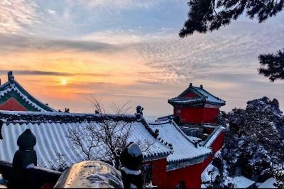 ​雨润武当添吉庆 福聚仙山迎新春