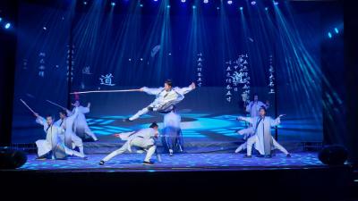 武当原创情景剧《道济天下》首演 武术演绎东方智慧