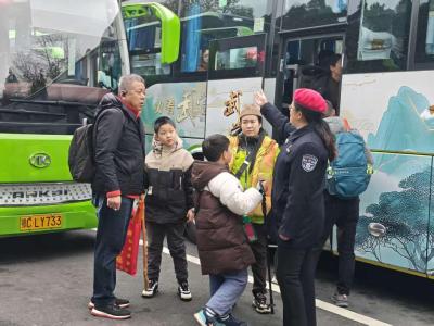 新春走基层 | 武当山：新春“小红帽”暖心护航